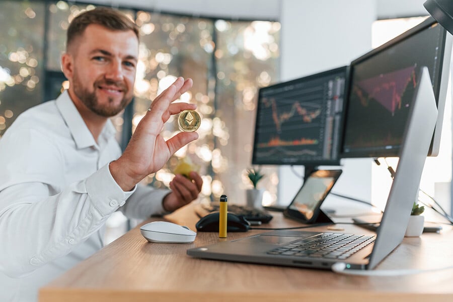 C-Invertir-en-criptomonedas-como-hacerlo-y-que-tanto-te-conviene