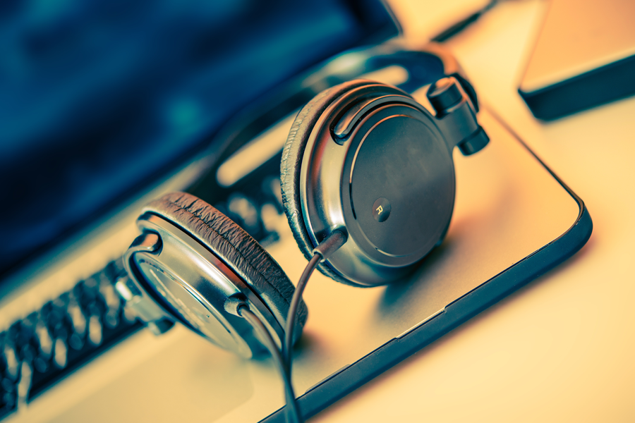 Escuchar música en el trabajo aumenta la creatividad