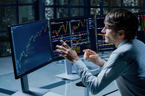 Perspectivas 2025: Crecimiento de utilidades en S&P 500 superaría promedio histórico
