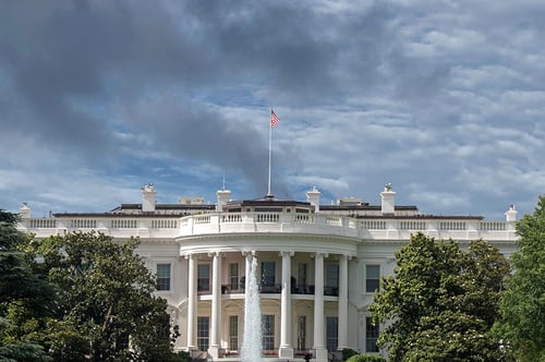 Cómo el nuevo plan fiscal de Trump afecta al dólar y al peso mexicano